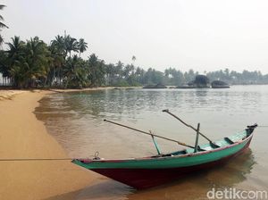 Terpukau Indahnya Pantai Batu Kasah Natuna