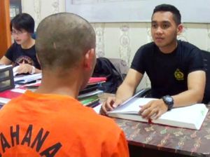 Brutal Pelajar di Manado Keroyok Guru Lalu Tikam hingga Tewas Brutal Pelajar di Manado Keroyok Guru Lalu Tikam hingga Tewas