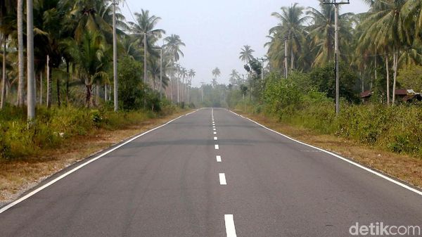 Menjajal Mulusnya Jalan di Perbatasan Indonesia
