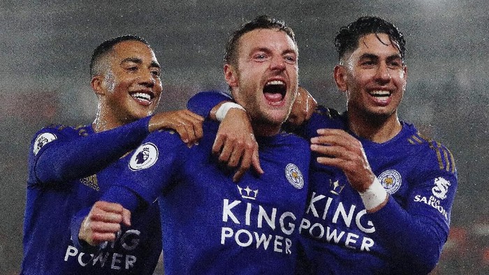 SOUTHAMPTON, ENGLAND - OCTOBER 25: Jamie Vardy of Leicster City celebrates after scoring his teams fifth goal with Youri Tielemans and Ayoze Perez during the Premier League match between Southampton FC and Leicester City at St Marys Stadium on October 25, 2019 in Southampton, United Kingdom. (Photo by Naomi Baker/Getty Images)