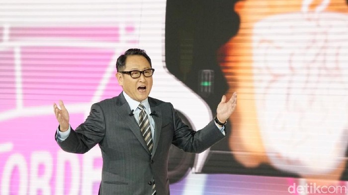 Presiden Toyota, Akio Toyoda membuka ekspo Tokyo Motor Show di Aomi Exhibition, Jepang.