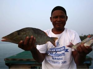 Saat Sebongkah Es Jadi Penentu Nafkah Nelayan Natuna