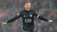 Sosok yang mampu mengalahkan catatan penampilan Lionel Messi dalam 10 tahun terakhir di daftar ini adalah Kasper Schmeichel. Pria asal Denmark hampir tak tergeser di Liga Inggris mengawal gawang Leicester City. Ia membuat 372 penampilan di Liga Inggris dalam 10 tahun terakhir (Foto: Naomi Baker / Getty Images)