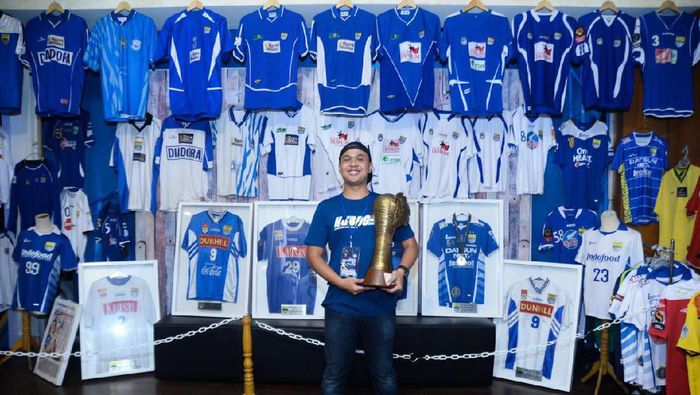 Fahri Abdul, kolektor jersey Persib Bandung (dok. pribadi) Fahri Abdul, kolektor jersey Persib Bandung (dok. pribadi)