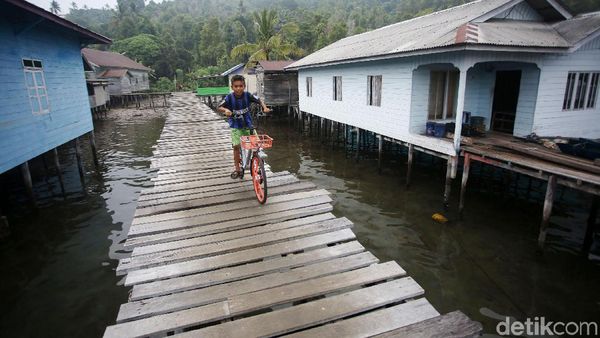 Melihat Kehidupan Warga Pulau Tiga Barat Natuna