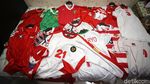 Melihat Jersey Timnas Indonesia Koleksi Budi Frastio