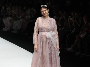Karya Zaskia Sungkar hingga Baju Teknologi Thermal di Jakarta Fashion Week Karya Zaskia Sungkar hingga Baju Teknologi Thermal di Jakarta Fashion Week