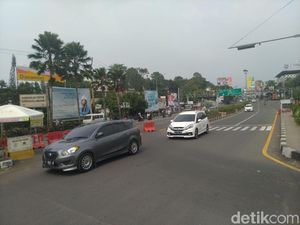Polisi Kembali Berlakukan Sistem Buka-Tutup di Puncak Polisi Kembali Berlakukan Sistem Buka-Tutup di Puncak