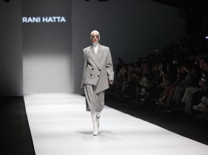 Rani Hatta Tampilkan Baju Hijab Perpaduan Feminin dan Maskulin yang Sporty Rani Hatta Tampilkan Baju Hijab Perpaduan Feminin dan Maskulin yang Sporty