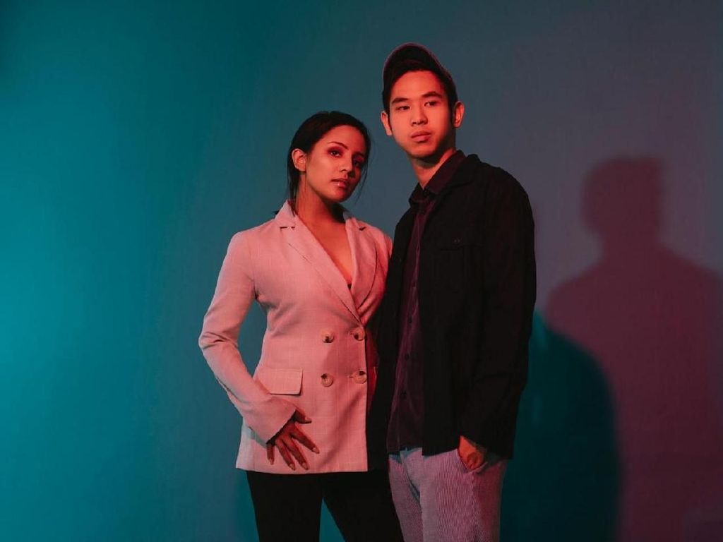 Gandeng Angel Pieters, Sineself Minta Lebih Nikmati Rasa Jatuh Cinta Gandeng Angel Pieters, Sineself Minta Lebih Nikmati Rasa Jatuh Cinta