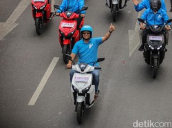 Jajal Motor Listrik, Anies: Nyaman dan Tak Ada Polusi Udara