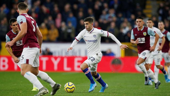 Christian Pulisic (tengah) di laga Burnley vs Chelsea. (Foto: Andrew Yates/Reuters) Christian Pulisic (tengah) di laga Burnley vs Chelsea. (Foto: Andrew Yates/Reuters)