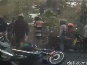 Bentrok Dua Kelompok Warga Terjadi di Frontage Ahmad Yani Surabaya