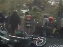 Bentrok Dua Kelompok Warga Terjadi di Frontage Ahmad Yani Surabaya