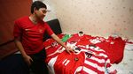 Melihat Jersey Timnas Indonesia Koleksi Budi Frastio