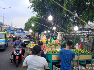 PKL di Trotoar Kramat Jati Akan Ditertibkan, Pemkot Jaktim: Itu Liar!