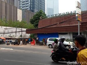 Mobil Tabrak Apotek Senopati, Polisi: Pengemudi Baru Pulang dari Bar Mobil Tabrak Apotek Senopati, Polisi: Pengemudi Baru Pulang dari Bar