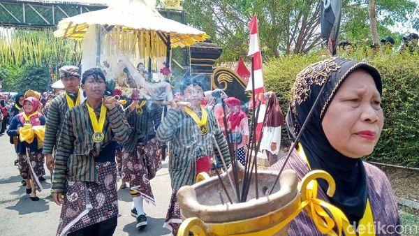 Foto: Tradisi Bersih-bersih Desa ala Orang Purworejo