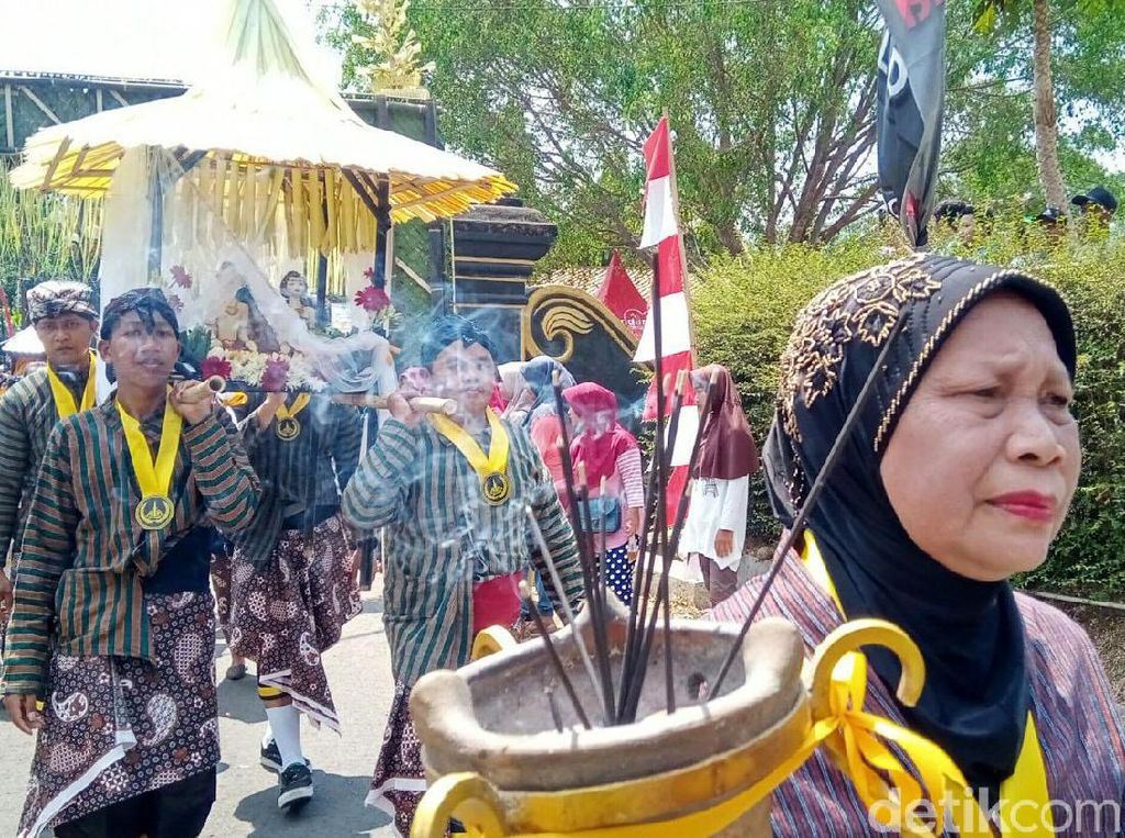 Foto: Tradisi Bersih-bersih Desa ala Orang Purworejo