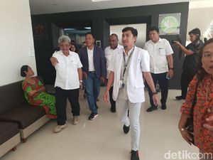 Wakil Menteri PUPR Jenguk Korban Penyerangan di Papua