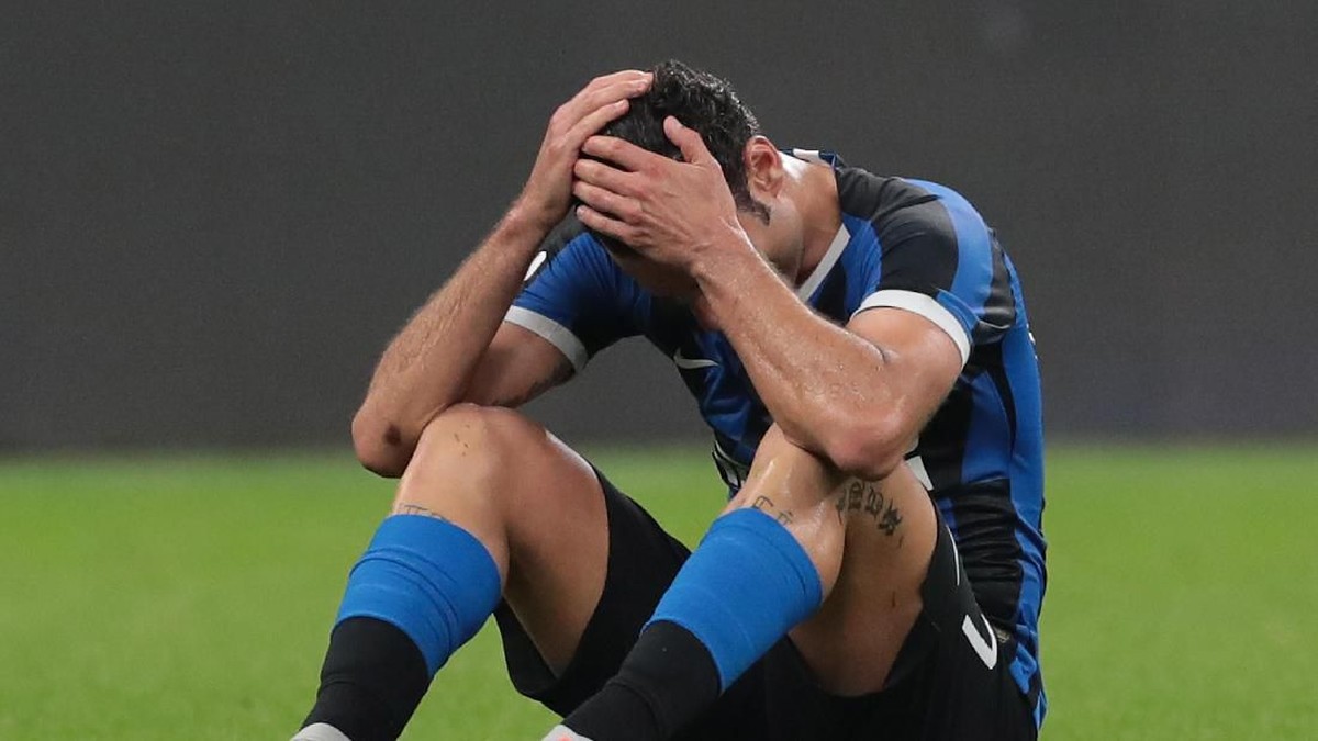 Antonio Conte mengeluhkan tipisnya skuat Inter Milan. (Foto: Emilio Andreoli/Getty Images)