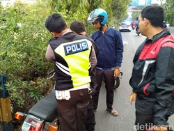 Polisi Selidiki Bentrok Dua Kelompok Warga di Frontage Ahmad Yani Surabaya
