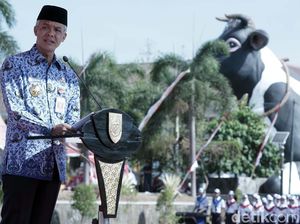 Usai Apel Akbar Sumpah Pemuda, Ganjar Dapat Nasi Tumpeng