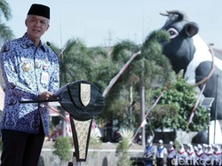 Usai Apel Akbar Sumpah Pemuda, Ganjar Dapat Nasi Tumpeng