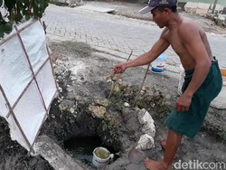 Kekeringan Masih Melanda, Warga Bojonegoro Bikin Sumur Cublik
