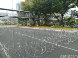 Akses ke Istana Ditutup, Demo Dipusatkan di Sekitar Patung Kuda