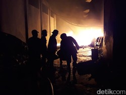 Kebakaran Pabrik Plastik di Sidoarjo Padam, Pemicu Api Diduga Korsleting