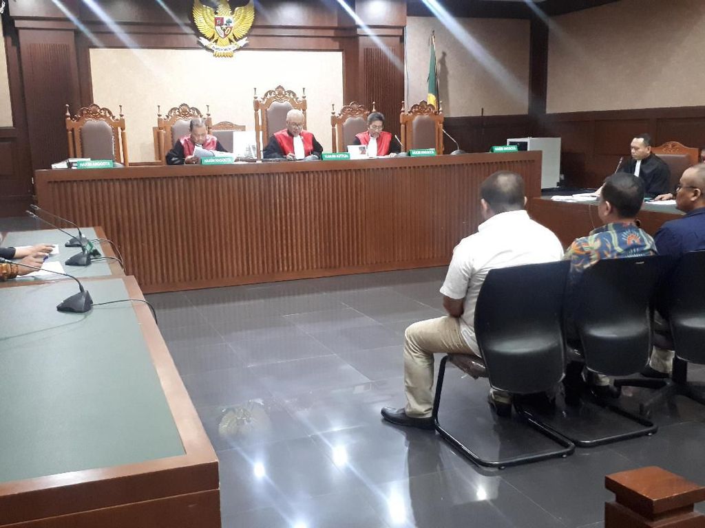 Pengusaha Afung Didakwa Suap Eks Anggota DPR Nyoman Dhamantra Rp 3,5 M