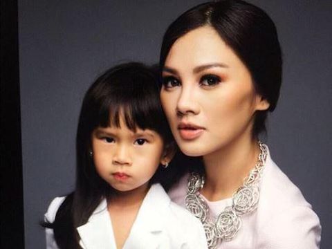 Super Sibuk, Simak Usaha Adinda Bakrie Jadi Ibu yang Asyik untuk Anak