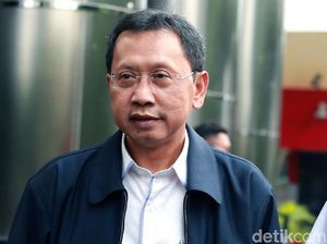 Plt Dirut PTPN III Diperiksa KPK soal Suap Distribusi Gula Plt Dirut PTPN III Diperiksa KPK soal Suap Distribusi Gula