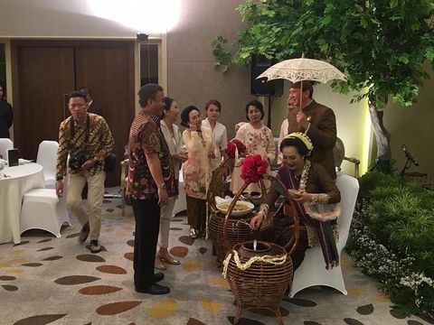 Foto-foto Acara 7 Bulanan Adat Jawa Kehamilan Istri Ahok, Puput