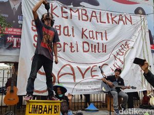 Peringati Sumpah Pemuda, Mahasiswa di Serang Minum Air Sungai Tercemar Peringati Sumpah Pemuda, Mahasiswa di Serang Minum Air Sungai Tercemar