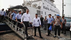 Momen Blusukan Edhy Prabowo ke Muara Baru