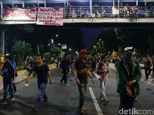 Aksi Mahasiswa-Buruh di Patung Kuda Usai, Massa Bubar Teratur
