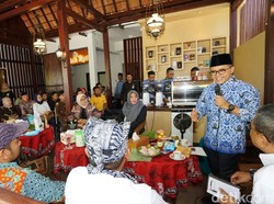 Bertemu Pelaku Kreatif, Bupati Anas Ajak Tularkan Virus Kewirausahaan