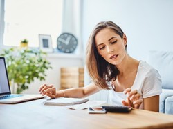 Zodiak Keuangan 5 September: Segera Bayar Utangmu, Aries!