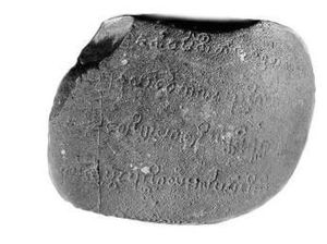 Prasasti Kedukan Bukit, Bukti Tersohornya Kerajaan Sriwijaya Prasasti Kedukan Bukit, Bukti Tersohornya Kerajaan Sriwijaya