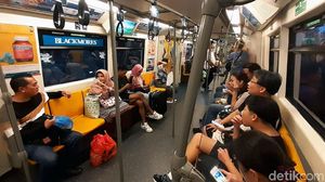 Intip Jeroan Kereta Layang Bangkok, Mirip MRT Jakarta?
