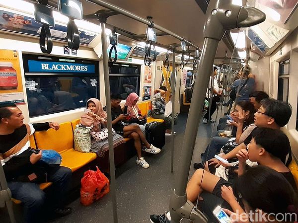 Intip Jeroan Kereta Layang Bangkok, Mirip MRT Jakarta?