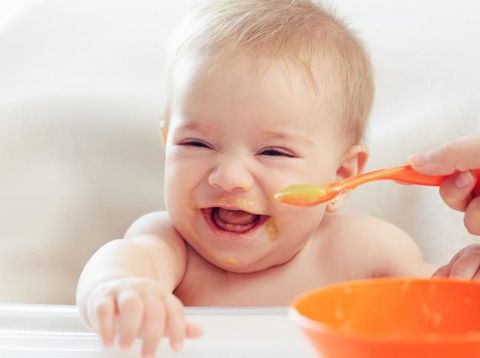 Bayi makan MPASI