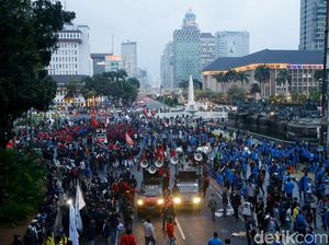 Massa KASBI dan Mahasiswa Membubarkan Diri