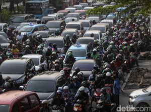 Atasi Macet Jadi Pertimbangan Kenaikan BBN Kendaraan Jakarta