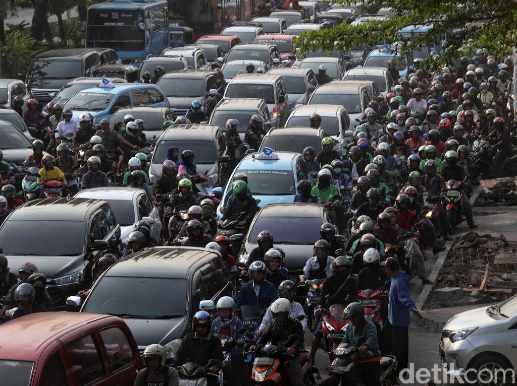 Atasi Macet Jadi Pertimbangan Kenaikan BBN Kendaraan Jakarta Atasi Macet Jadi Pertimbangan Kenaikan BBN Kendaraan Jakarta