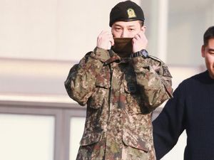 G-Dragon Baru Keluar Wamil, Jam Tangan yang Dipakainya Langsung Sold Out G-Dragon Baru Keluar Wamil, Jam Tangan yang Dipakainya Langsung Sold Out