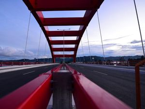 Lika-liku Pembangunan Jembatan Kebanggaan Jokowi di Papua Lika-liku Pembangunan Jembatan Kebanggaan Jokowi di Papua