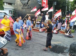 Kemesraan Jokowi-Prabowo Disentil di Demo #SemarangMelawan